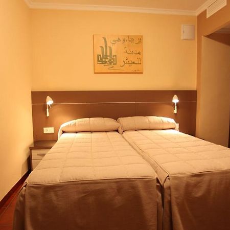 Hostal Zurbaran Льерена Экстерьер фото