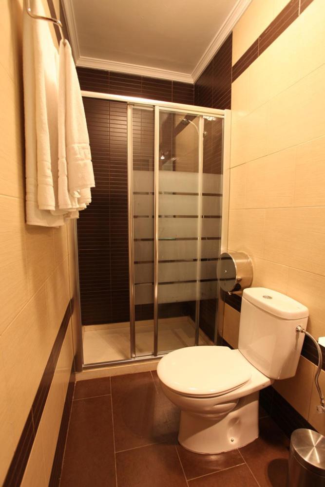 Hostal Zurbaran Льерена Экстерьер фото